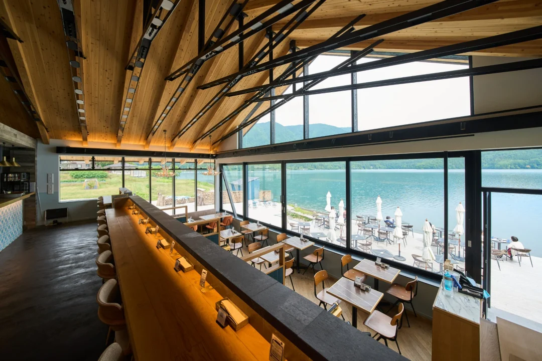 心癒されるオールデイ・カフェao LAKESIDE CAFE