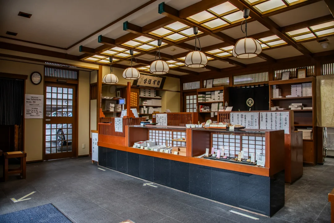 とろけるわらび餅が看板の名古屋生菓子の銘店御菓子所 芳光・名古屋市